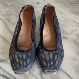 Hispanitas Navy Leather low wedge ballet flats